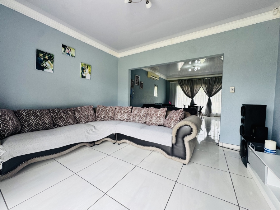 4 Bedroom Property for Sale in La Hoff North West